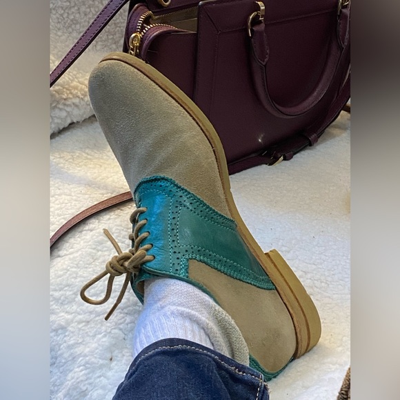 Rare Frye two tone oxfords. So 8 ladies. Striking colour! - Picture 3 of 7